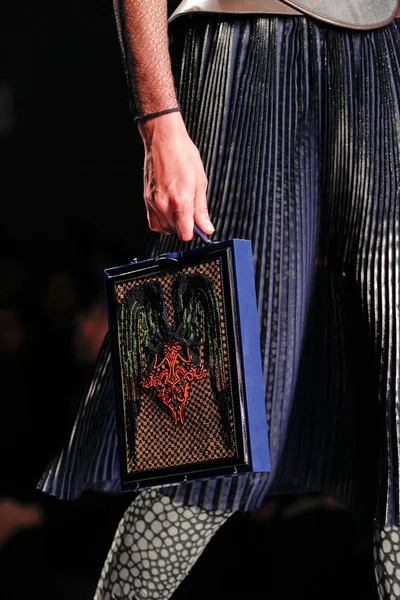 Look 80